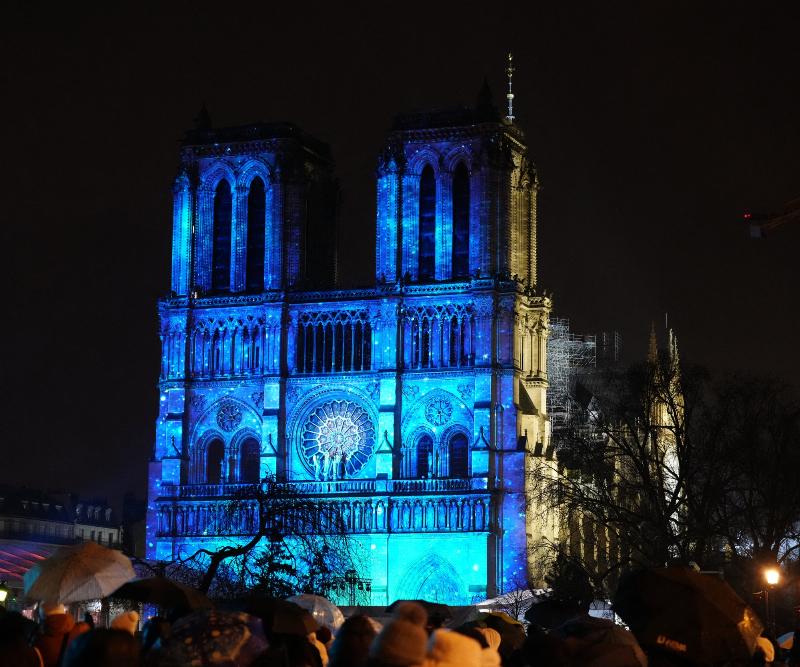 Image du futur chœur de Notre-Dame de Paris rénové et lumineux, ambiance spirituelle